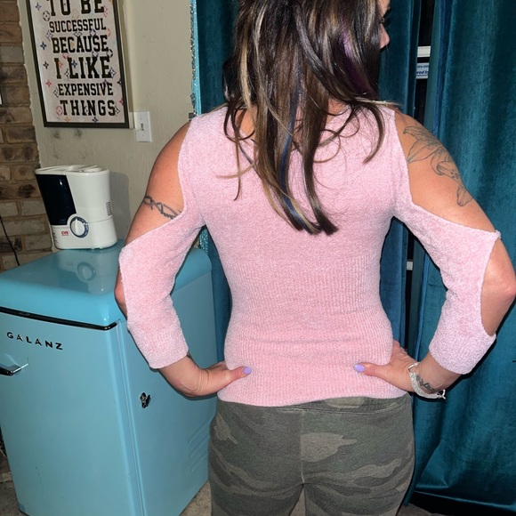 Bebe sweater with custom cold shoulder - Picture 5 of 5